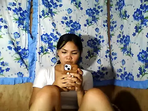 PinaySkinnyJust18 online show from 04-13-26, 12:43