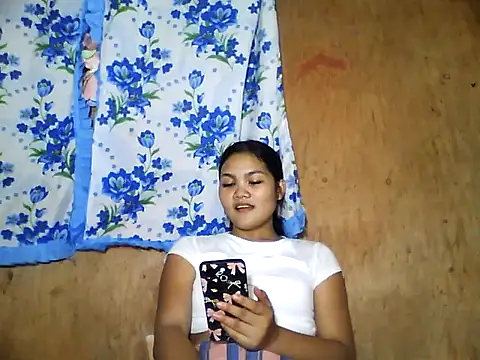PinaySkinnyJust18 online show from 07-12-26, 04:25