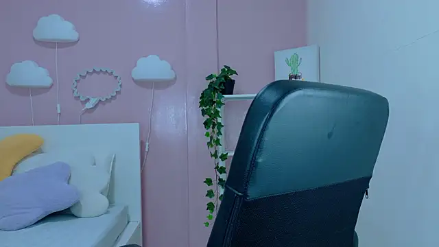 Snapshot of AmmyRouse__ chatting on 02-13-26, 02:24 AmmyRouse online show from 02-13-26, 02:24