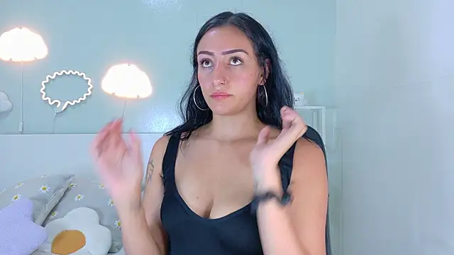 Snapshot of AmmyRouse__ chatting on 02-17-26, 11:18 AmmyRouse online show from 02-17-26, 11:18