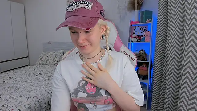 Snapshot of Mia_WaterFall chatting on 02-11-26, 03:44 Mia WaterFall online show from 02-11-26, 03:44