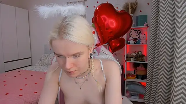 Snapshot of Mia_WaterFall chatting on 02-14-26, 03:25 Mia WaterFall online show from 02-14-26, 03:25