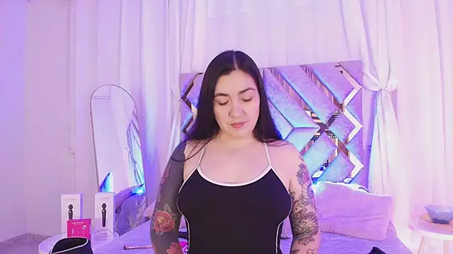 Snapshot of KathiaJenner chatting on 06-17-26, 11:12 KathiaJenner online show from 06-17-26, 11:12