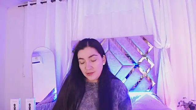 Snapshot of KathiaJenner chatting on 06-18-26, 11:14 KathiaJenner online show from 06-18-26, 11:14