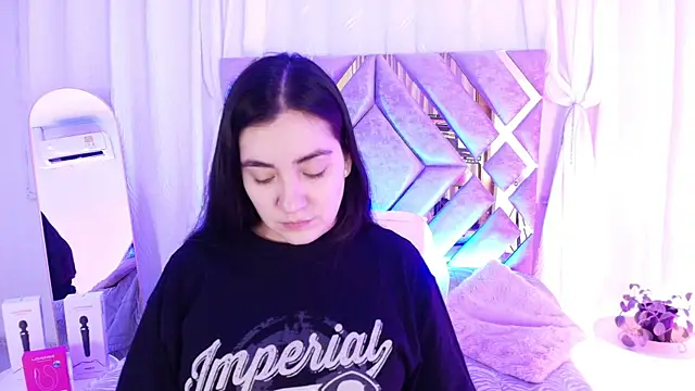 Snapshot of KathiaJenner chatting on 06-26-26, 11:14 KathiaJenner online show from 06-26-26, 11:14