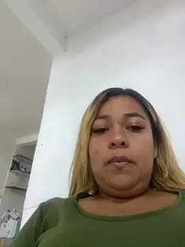 Snapshot of veronica414 chatting on 04-14-26, 12:33 veronica414 online show from 04-14-26, 12:33