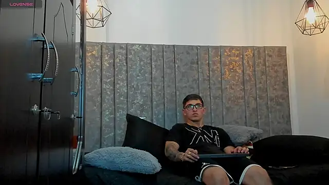 Snapshot of Calvin_Hunter chatting on 03-20-26, 12:59 Calvin Hunter online show from 03-20-26, 12:59