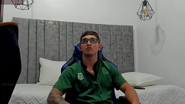 Snapshot of Calvin_Hunter chatting on 03-26-26, 01:01 Calvin Hunter online show from 03-26-26, 01:01