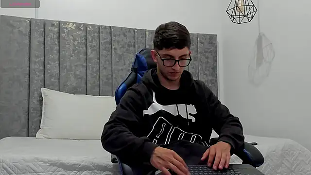 Snapshot of Calvin_Hunter chatting on 03-28-26, 01:05 Calvin Hunter online show from 03-28-26, 01:05