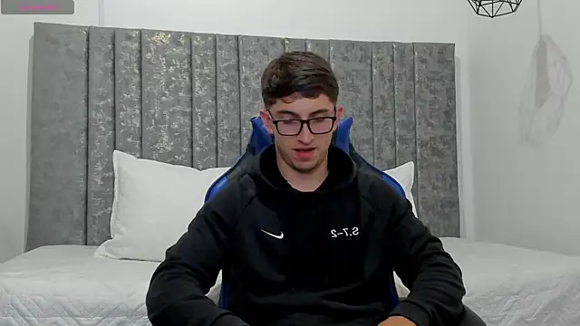 Snapshot of Calvin_Hunter chatting on 04-02-26, 03:04 Calvin Hunter online show from 04-02-26, 03:04