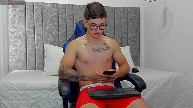 Snapshot of Calvin_Hunter chatting on 04-02-26, 03:09 Calvin Hunter online show from 04-02-26, 03:09