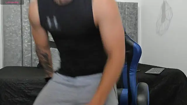 Snapshot of Calvin_Hunter chatting on 04-11-26, 01:10 Calvin Hunter online show from 04-11-26, 01:10