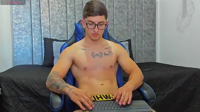 Snapshot of Calvin_Hunter chatting on 04-12-26, 10:04 Calvin Hunter online show from 04-12-26, 10:04