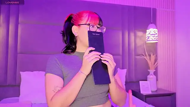 Snapshot of EllieNeptune_ chatting on 02-22-26, 07:56 EllieNeptune online show from 02-22-26, 07:56