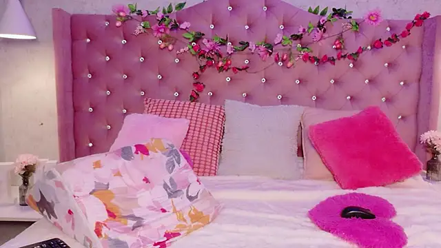 EllieNeptune  online show from 04-16-26, 09:39