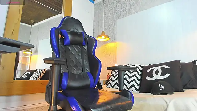 Snapshot of Dusan_Grey77 chatting on 02-18-26, 04:19 Dusan Grey77 online show from 02-18-26, 04:19