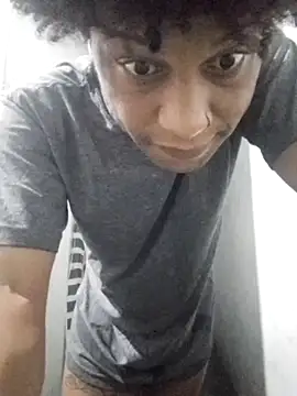 Snapshot of Vemsentir23cm chatting on 02-28-26, 10:11 Vemsentir23cm online show from 02-28-26, 10:11