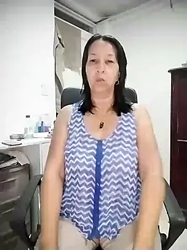 Snapshot of RosseLaure chatting on 06-15-26, 11:29 RosseLaure online show from 06-15-26, 11:29