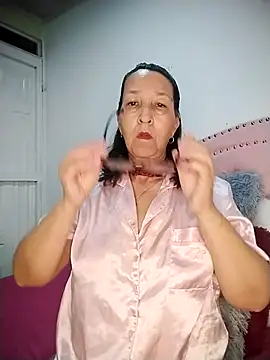 Snapshot of RosseLaure chatting on 06-24-26, 05:50 RosseLaure online show from 06-24-26, 05:50