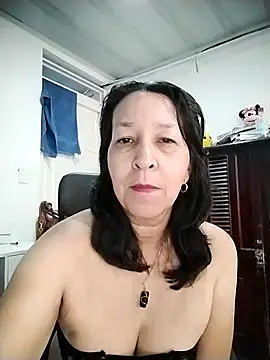 Snapshot of RosseLaure chatting on 07-19-26, 04:33 RosseLaure online show from 07-19-26, 04:33