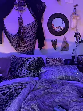 Snapshot of luxxlola chatting on 04-08-26, 11:32 luxxlola online show from 04-08-26, 11:32