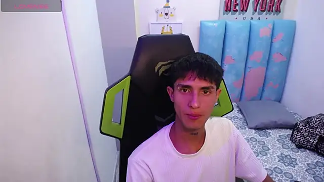 Akyra latinn online show from 04-02-26, 04:43