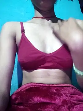 Snapshot of Juli_cut chatting on 02-13-26, 03:19 Juli cut online show from 02-13-26, 03:19