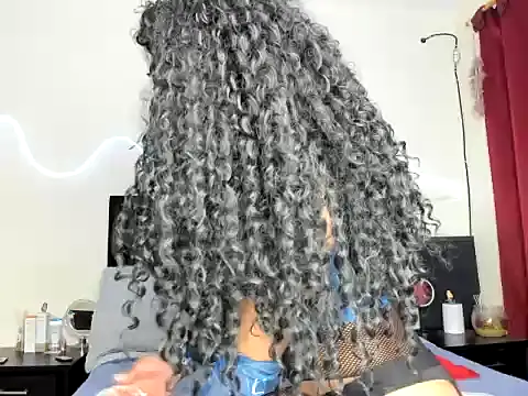 Snapshot of YourDreamReal chatting on 02-16-26, 11:34 YourDreamReal online show from 02-16-26, 11:34