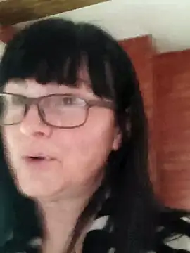 Snapshot of AliceSwan57 chatting on 04-13-26, 04:07 AliceSwan57 online show from 04-13-26, 04:07