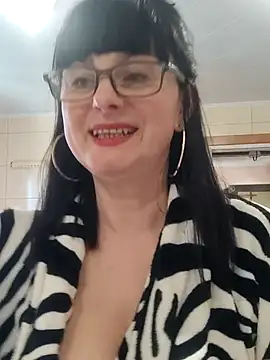 Snapshot of AliceSwan57 chatting on 04-14-26, 11:38 AliceSwan57 online show from 04-14-26, 11:38