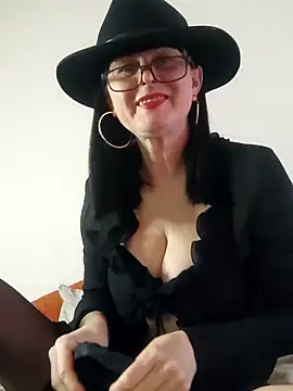Snapshot of AliceSwan57 chatting on 04-24-26, 03:42 AliceSwan57 online show from 04-24-26, 03:42
