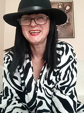 Snapshot of AliceSwan57 chatting on 04-26-26, 12:36 AliceSwan57 online show from 04-26-26, 12:36