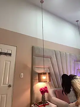 JuliaaVega online show from 02-25-26, 12:15