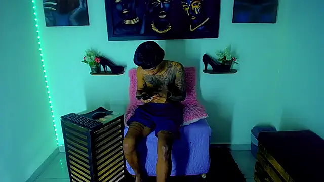 Tatoo Noah online show from 03-31-26, 01:11