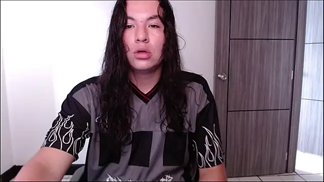 Yigolo   online show from 07-09-26, 02:43