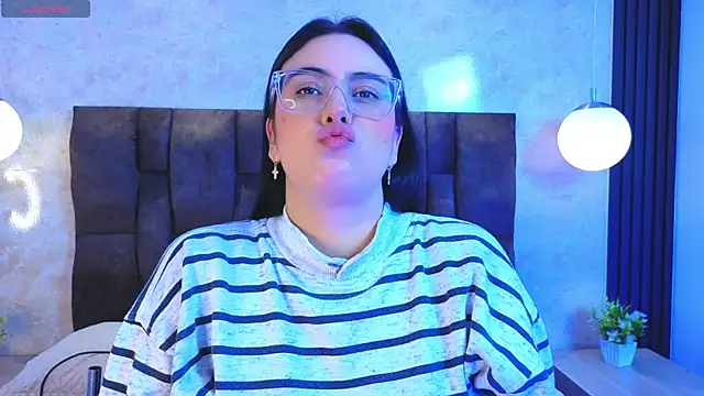 Snapshot of vicky_grey chatting on 06-25-26, 11:59 vicky grey online show from 06-25-26, 11:59