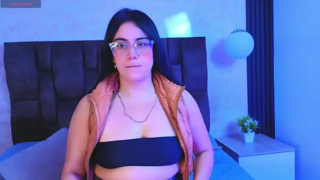 Snapshot of vicky_grey chatting on 07-06-26, 11:51 vicky grey online show from 07-06-26, 11:51