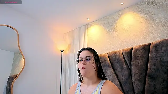 zoe hugeboobs online show from 02-10-26, 11:58