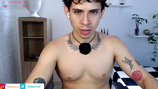 Snapshot of Magnuz_Col chatting on 05-11-26, 02:12 Magnuz Col online show from 05-11-26, 02:12