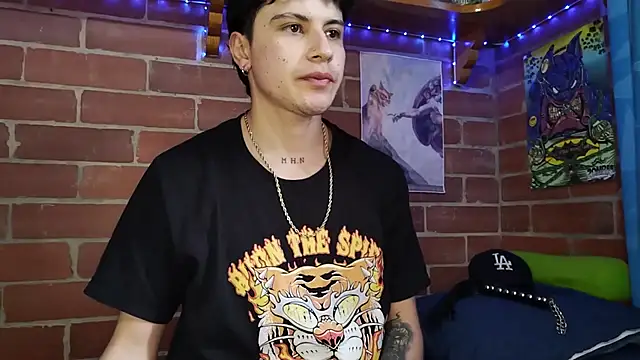 Snapshot of PaulDamico chatting on 04-05-26, 02:25 PaulDamico online show from 04-05-26, 02:25