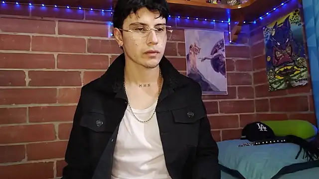 Snapshot of PaulDamico chatting on 04-08-26, 01:00 PaulDamico online show from 04-08-26, 01:00