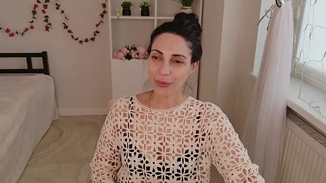 LovelyBeatrice online show from 05-26-26, 10:44
