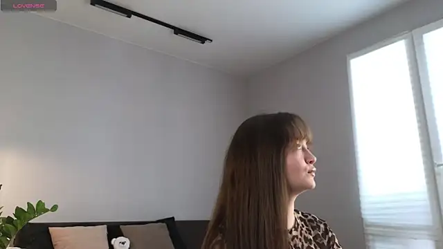 MillaKowal online show from 04-11-26, 04:17