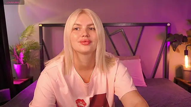 Snapshot of AmeliaWeells chatting on 07-16-26, 03:56 AmeliaWeells online show from 07-16-26, 03:56