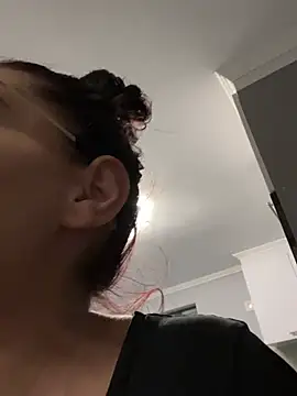 Snapshot of HiddendesireXO01 chatting on 02-12-26, 10:21 HiddendesireXO01 online show from 02-12-26, 10:21