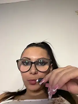 Snapshot of HiddendesireXO01 chatting on 02-20-26, 09:54 HiddendesireXO01 online show from 02-20-26, 09:54