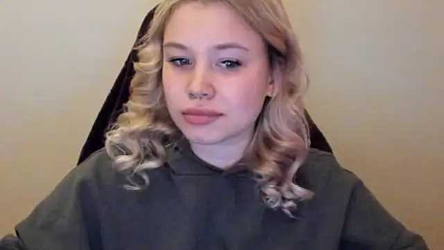 Snapshot of Lulu_Di chatting on 02-04-26, 11:42 Lulu Di online show from 02-04-26, 11:42