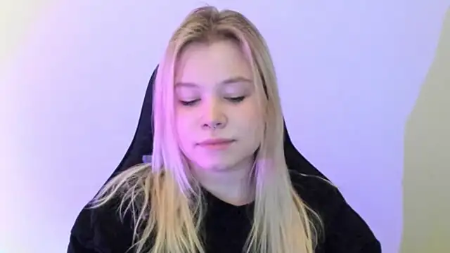 Snapshot of Lulu_Di chatting on 02-17-26, 10:16 Lulu Di online show from 02-17-26, 10:16