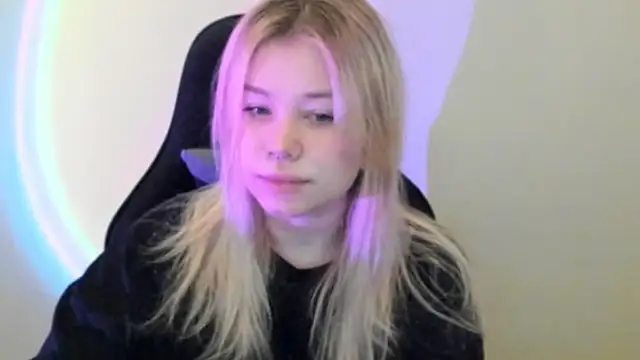 Snapshot of Lulu_Di chatting on 02-19-26, 01:56 Lulu Di online show from 02-19-26, 01:56