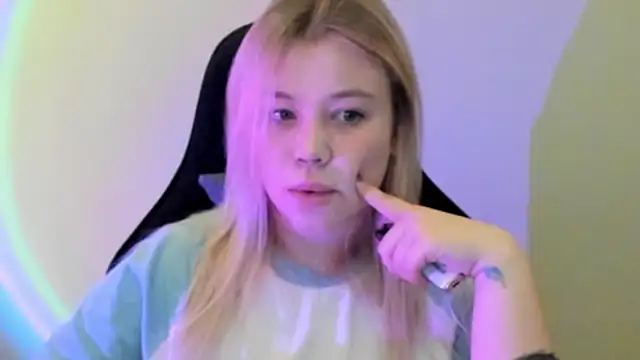 Snapshot of Lulu_Di chatting on 02-20-26, 03:47 Lulu Di online show from 02-20-26, 03:47